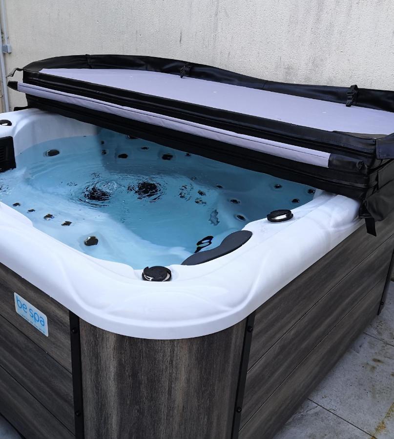 O Rethel Jacuzzi, Gite Ardennes Eksteriør bilde
