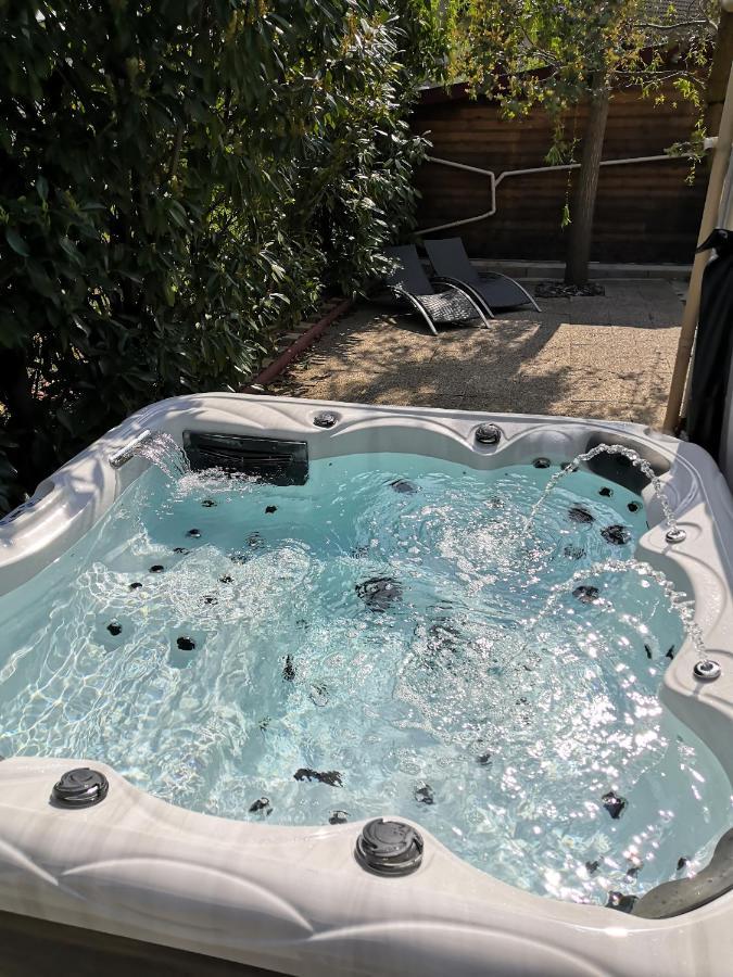 O Rethel Jacuzzi, Gite Ardennes Eksteriør bilde